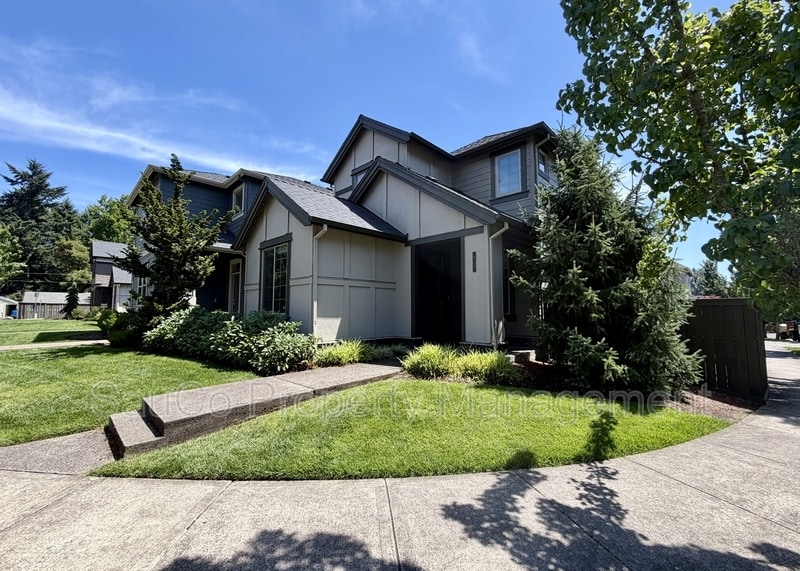 Photo - 822 SE Bacarra St