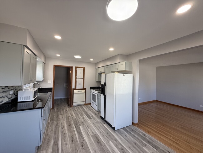 Photo - 7504 Latrobe Ave