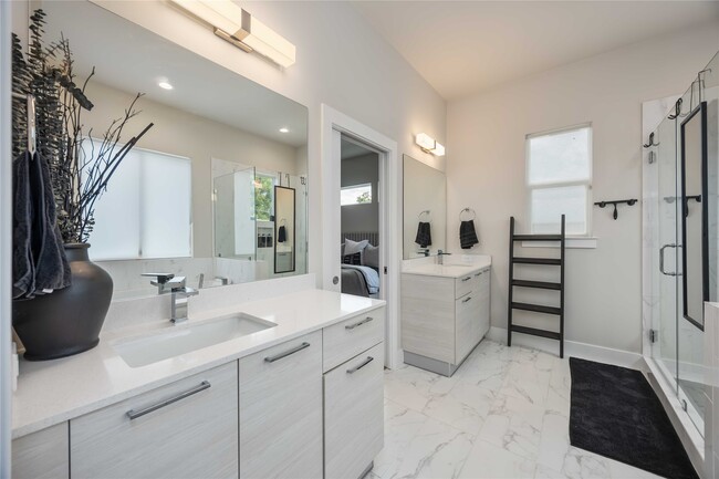 Photo - 5310 Suez St