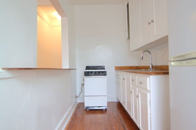 Building Photo - 6358 Yucca St Unit 209