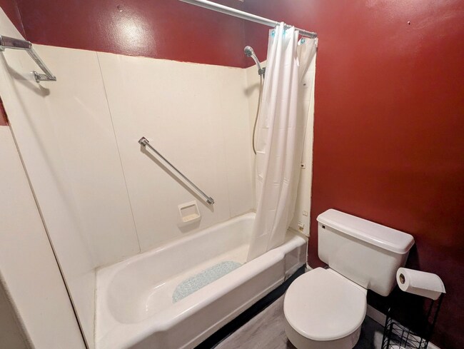 Photo - 512 Middle Ave Unit B