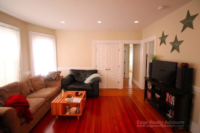 Photo - 29 Montcalm Ave