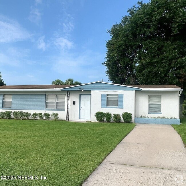 Building Photo - 5780 Cedar Forest Dr E Rental
