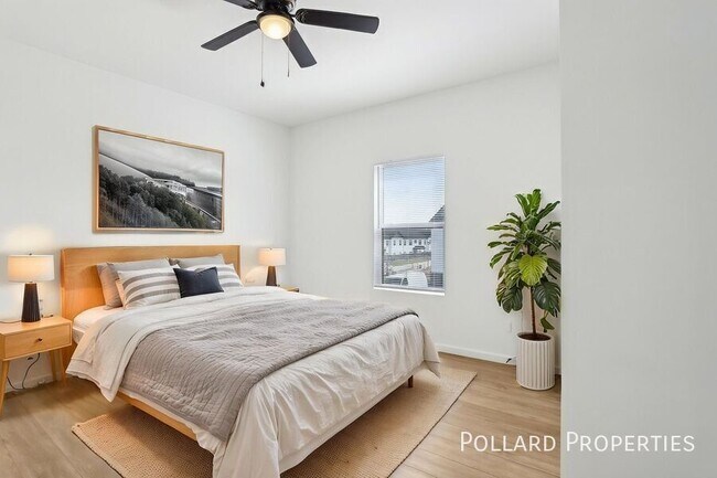 Photo - 1402 Parkview Dr Unit 1402