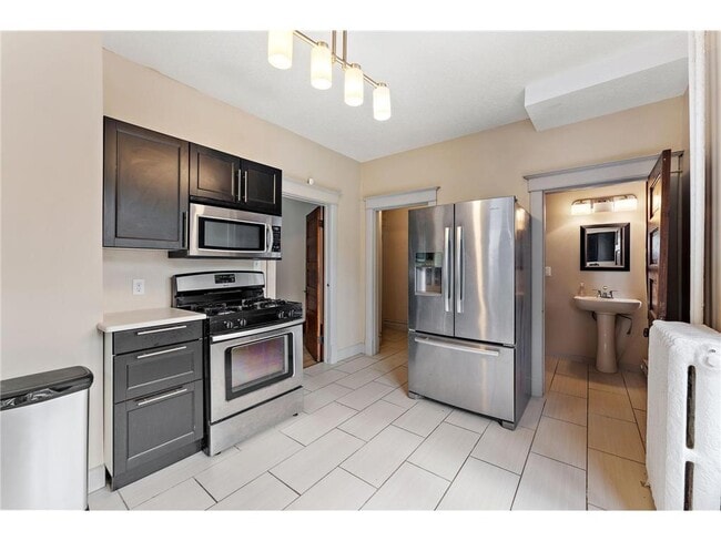 Photo - 882 Aurora Ave