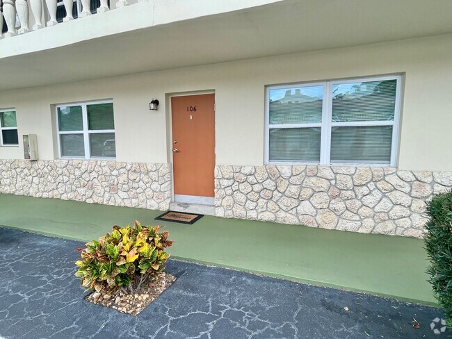 Building Photo - Available MAY 2025 Fully Furnished Turn Ke... Rental