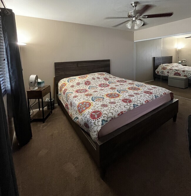 Primary bedroom - 1661 E Bishop Dr