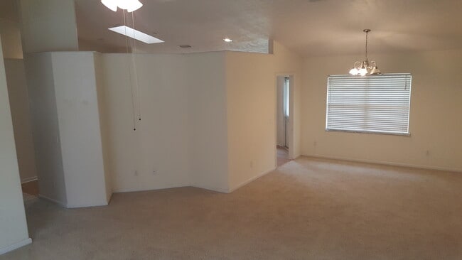 Building Photo - 3-2 in Hamilton Pond Rental