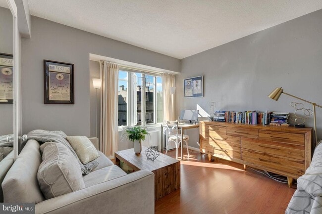 Photo - 1727 Massachusetts Ave NW Unidad 605