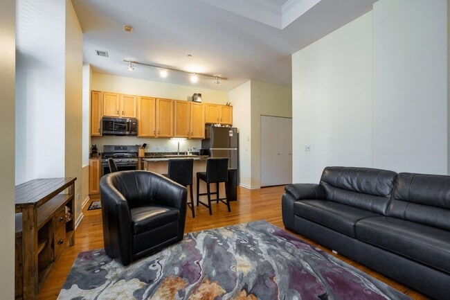Photo - 208 W Washington St