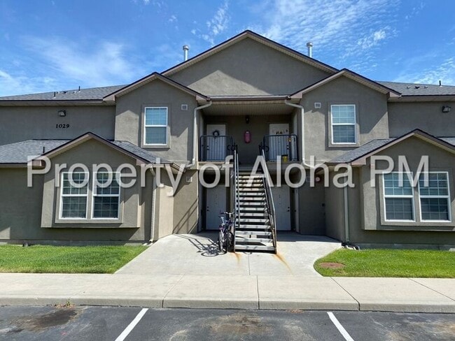 Building Photo - 1029 W Pine Ave