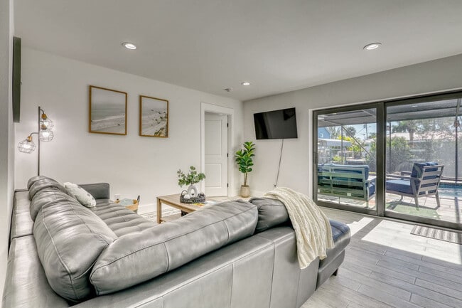 Photo - 106 Playmore Dr Unidad ID1346491P