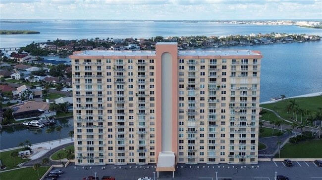 Building Photo - 4900 Brittany Dr S Unit 811