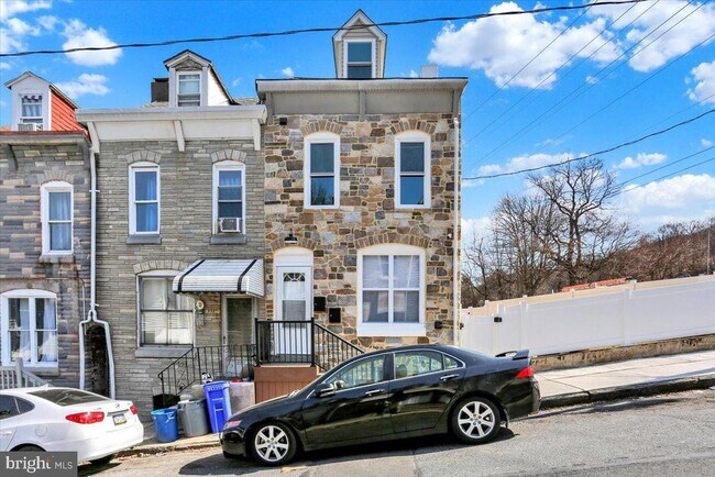553 Wunder St Unit 2