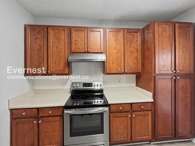 Photo - 3 Bed/2.5 Bath Home with Garage / Pet-Friendly / Available Now!