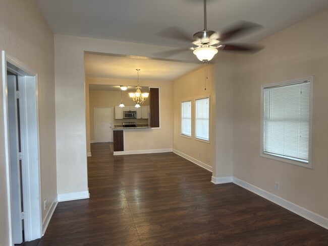 Photo - 2528 W St John St