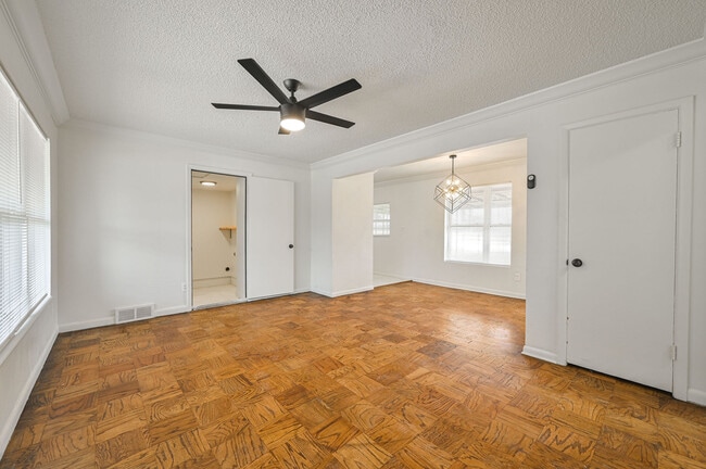 Photo - 6104 S Villa Ave