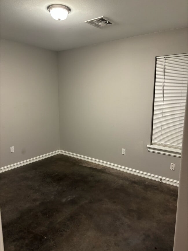 Photo - 4110 Maple Dr