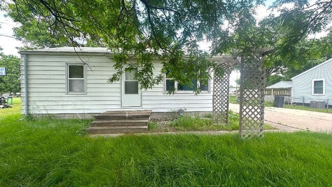 Photo - FOR RENT- Adorable 2 bed 1 bath in Washbur...