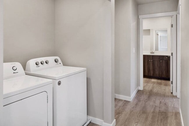 Photo - 1821 Eastgate Loop