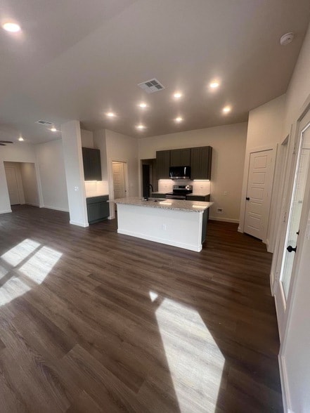 Photo - 3111 140th St