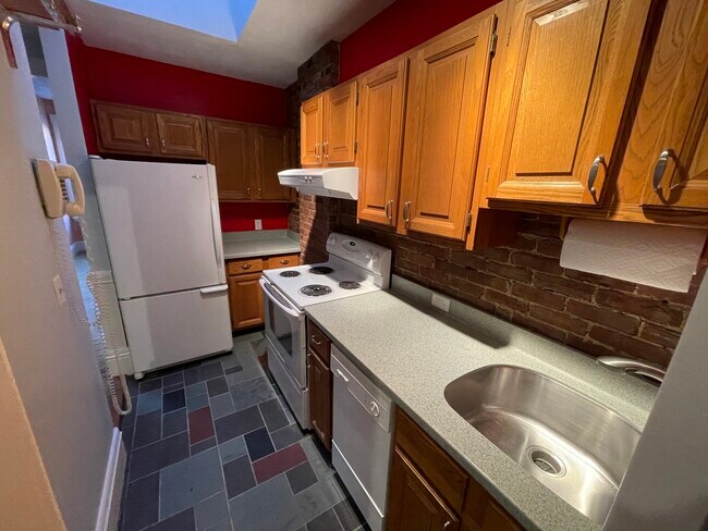 Photo - 403 Marlborough St Unit 12