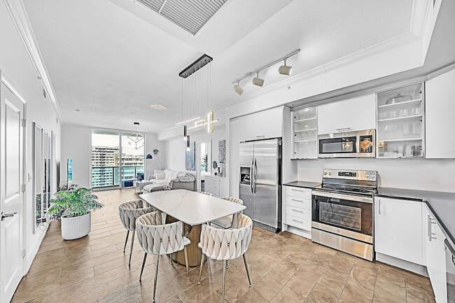 Building Photo - 1945 S Ocean Dr Unit 1803