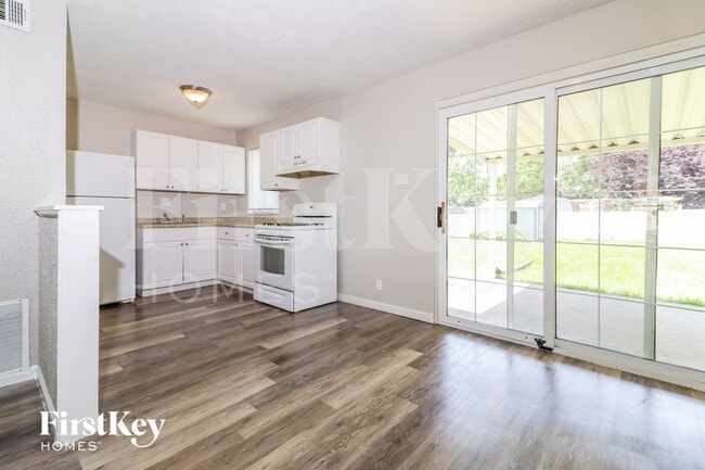 Photo - 11091 Saxonhall Dr