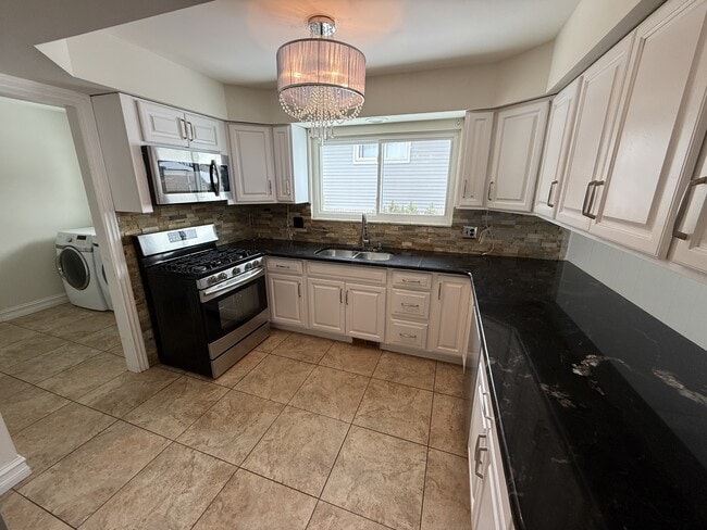Photo - 1792 Woodgate Dr