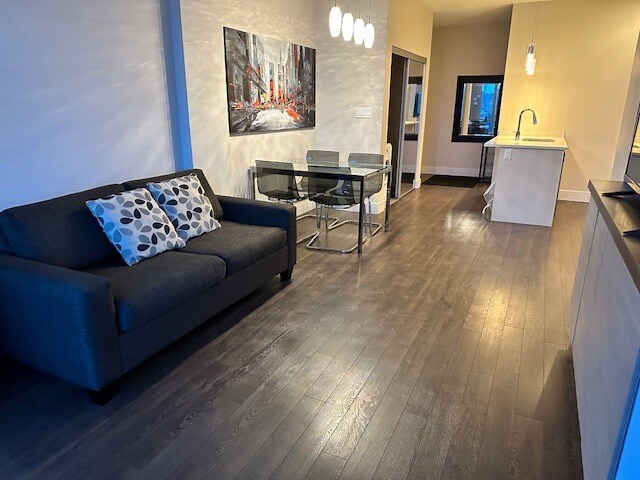 Photo - 1090 Johnson St