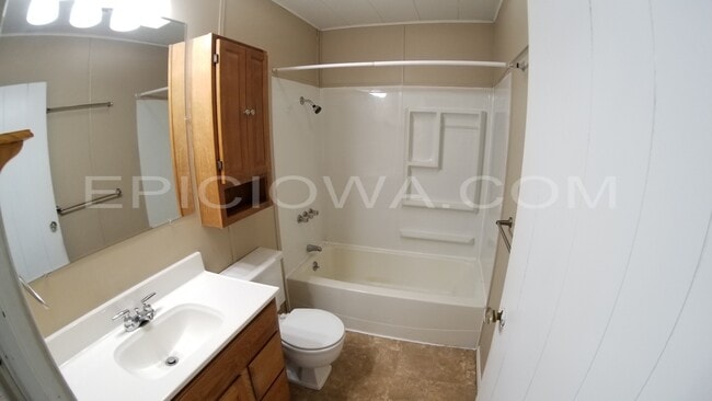 Photo - 3723 G Ave NE