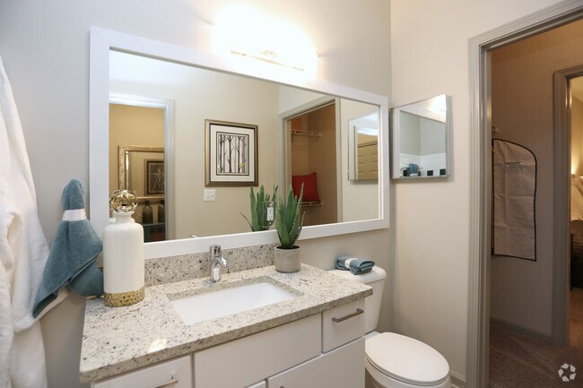 Photo - 1000 Spalding