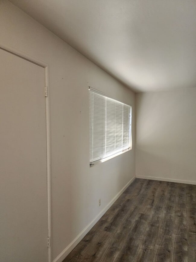 Photo - D821-823BA Unit 823