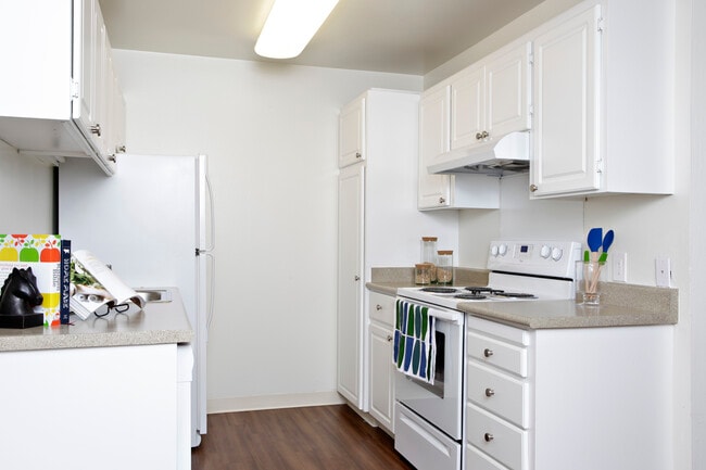 Two Bedroom Kitchen - eaves Foster City