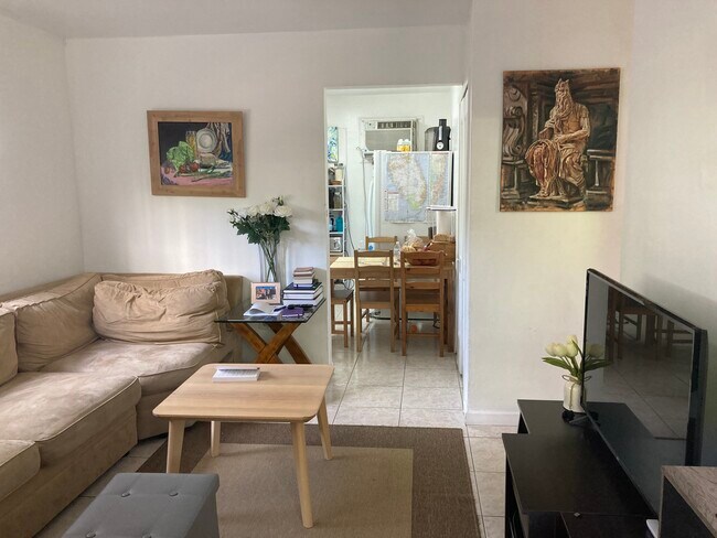 Photo - 152 SW 9th St Unit 1