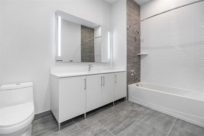 Photo - 119 Peter St Unit 403