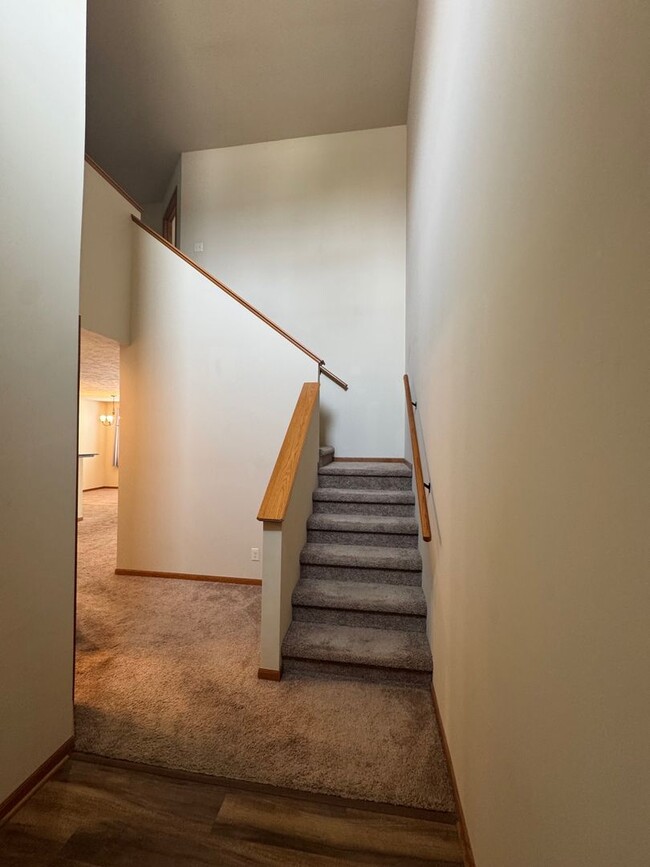 Photo - Spacious 3-Bedroom Townhome in Prairie Vil...