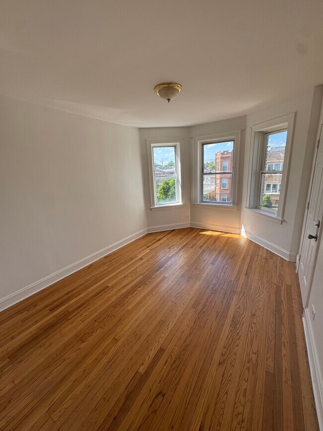Building Photo - 4251 W Haddon Ave Unit 2 Rental
