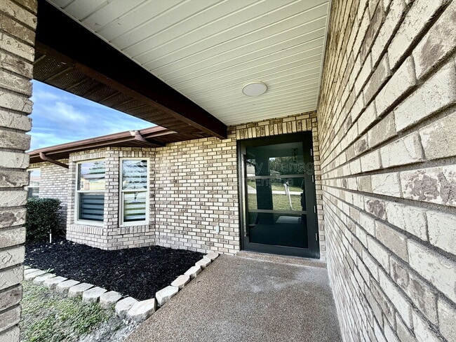 Photo - 947 N Atmore Cir