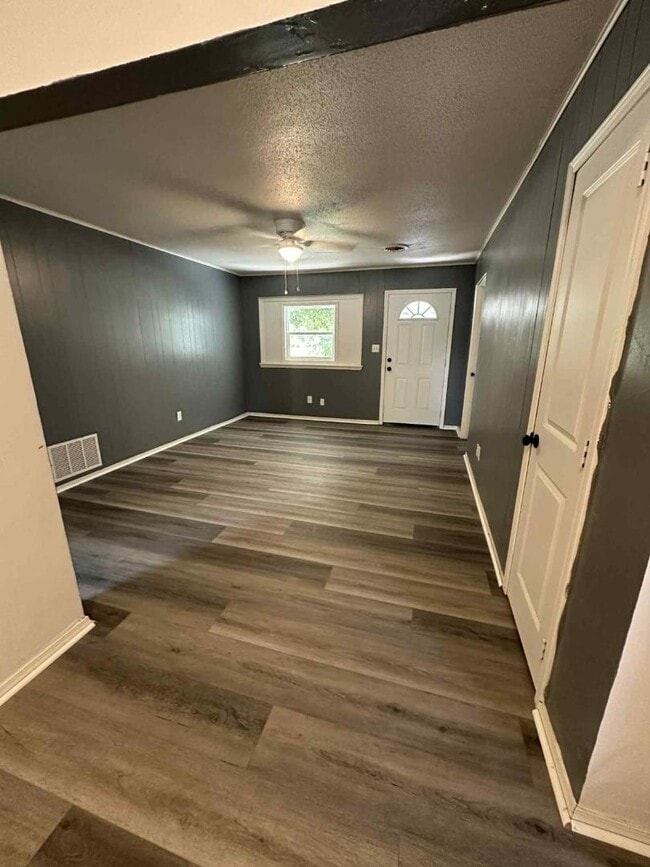 Photo - 1710 Parklane Dr