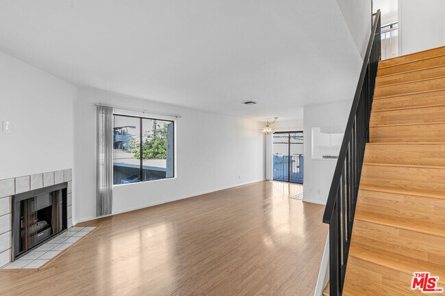 Building Photo - 2490 Purdue Ave Unit 7