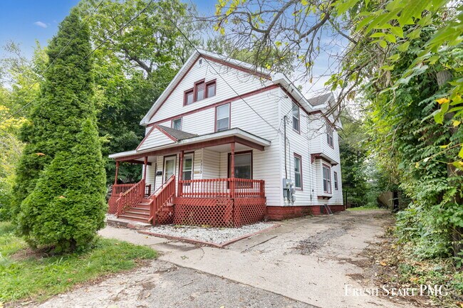 Photo - Charming 3-Bedroom Home with Spacious Livi...