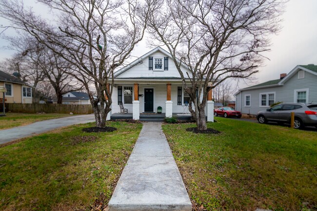 Photo - 527 Eldon St