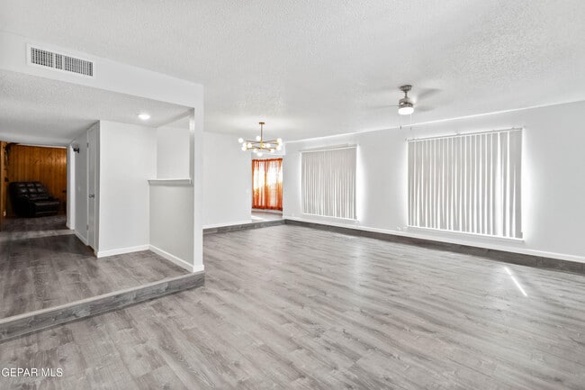 Photo - 200 S Maryland St