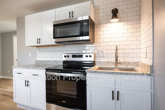 Photo - 650 4th St NE