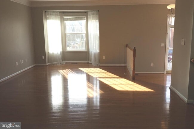 Photo - 21543 Trowbridge Square