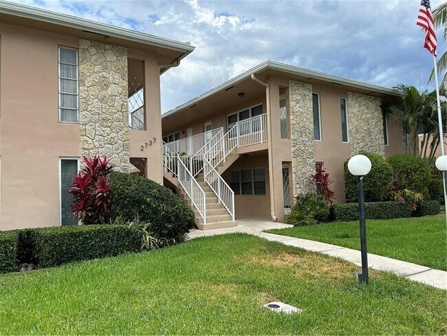 Building Photo - 2737 NE 28th St Unit 1W