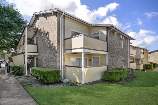 Photo - THE FALLS & OAKS