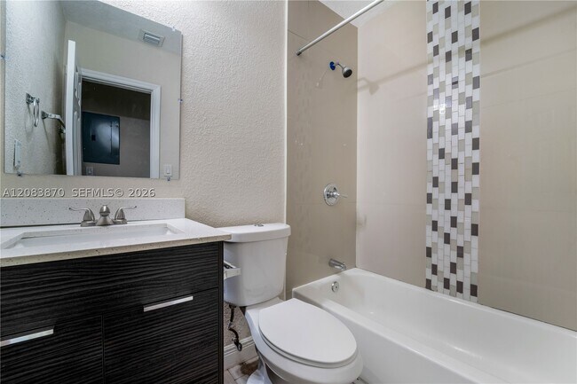 2731 NW 1st St Unit 2
