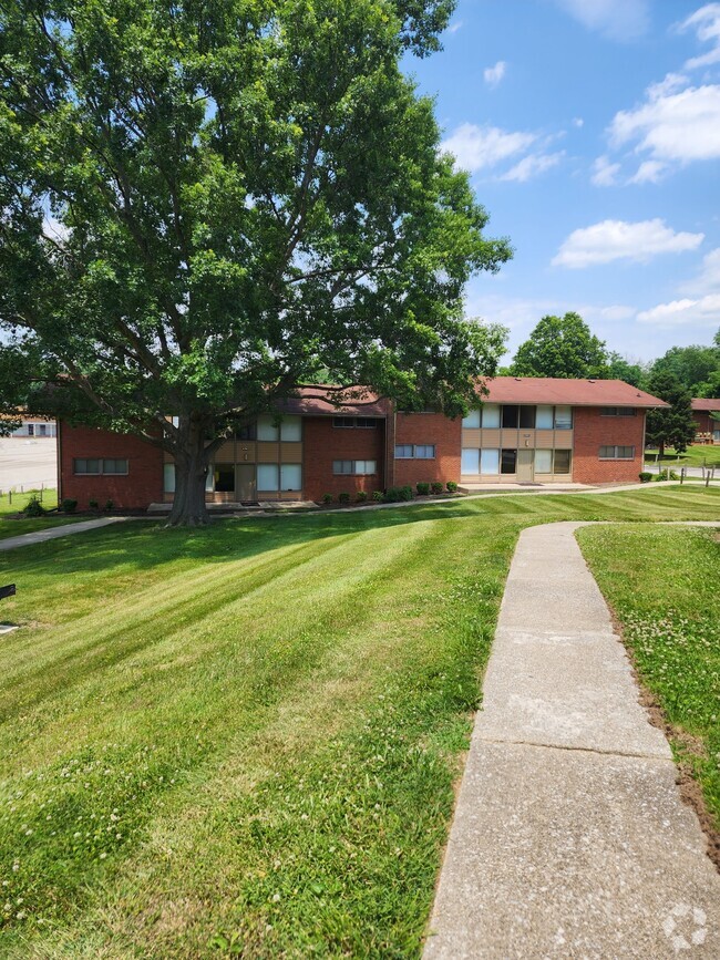 Building Photo - Huntley Ridge East at Forest Hill Rental